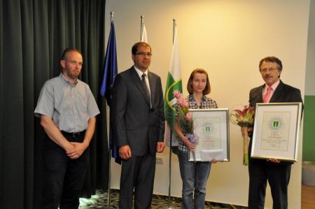 Na sliki od leve proti desni Marko Lavrih – Lamas d.o.o., župan Dušan Strnad, naj dijakinja Kristina Gregorčič, ravnatelj Milan Jevnikar.